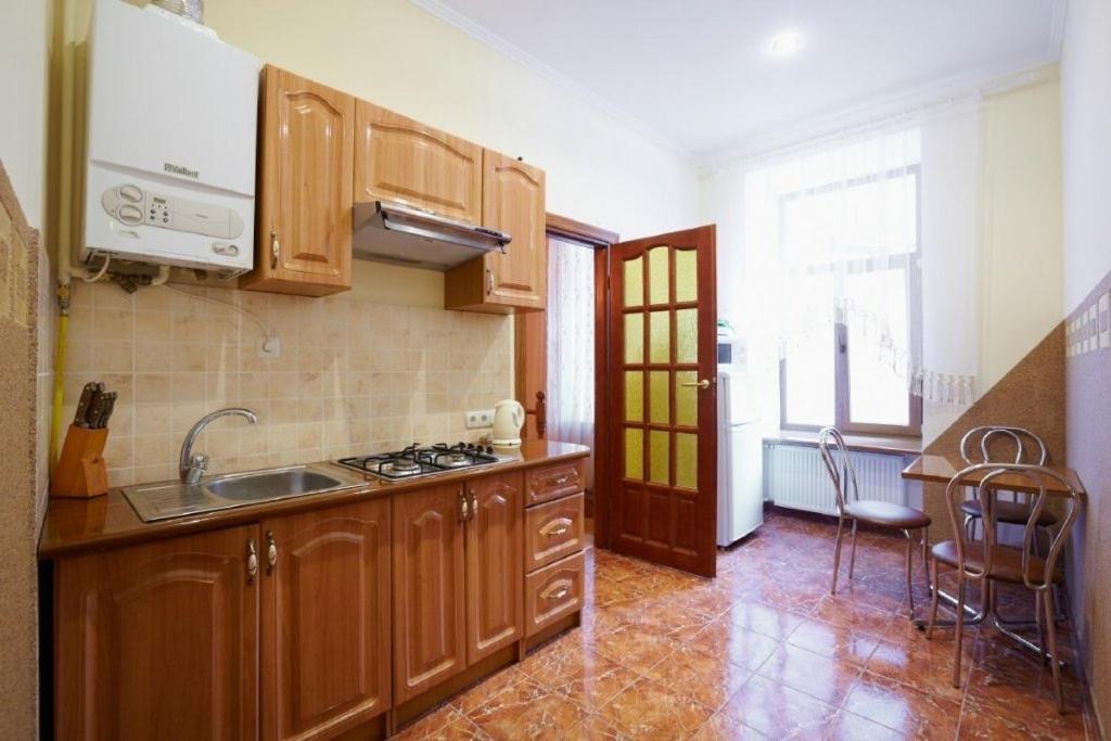 2 Rooms Central Anna Apartment リヴィウ エクステリア 写真