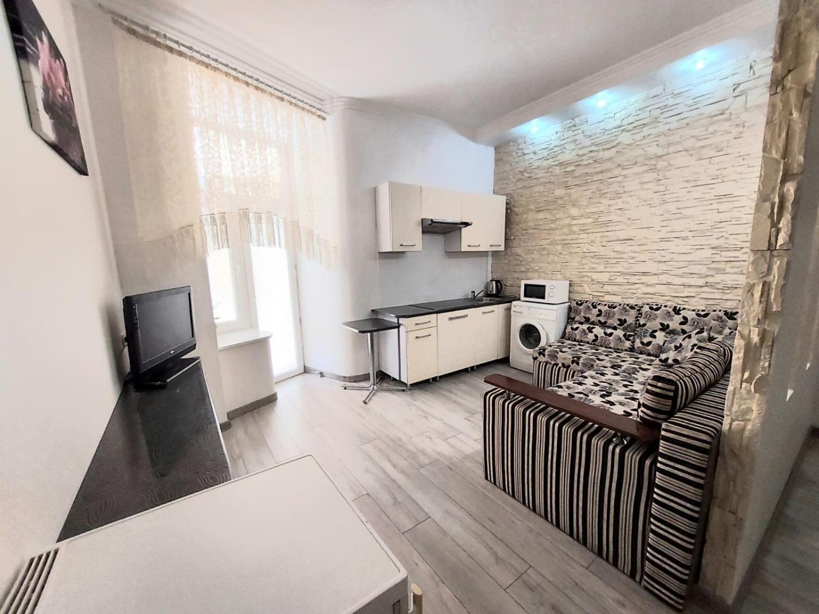2 Rooms Central Anna Apartment リヴィウ エクステリア 写真