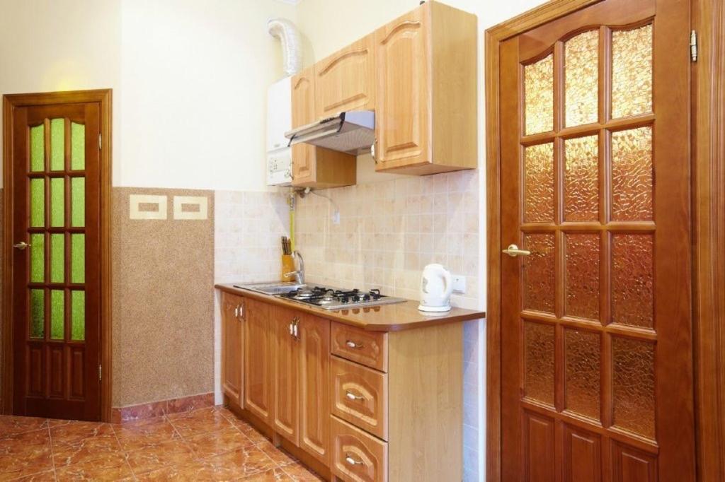 2 Rooms Central Anna Apartment リヴィウ エクステリア 写真